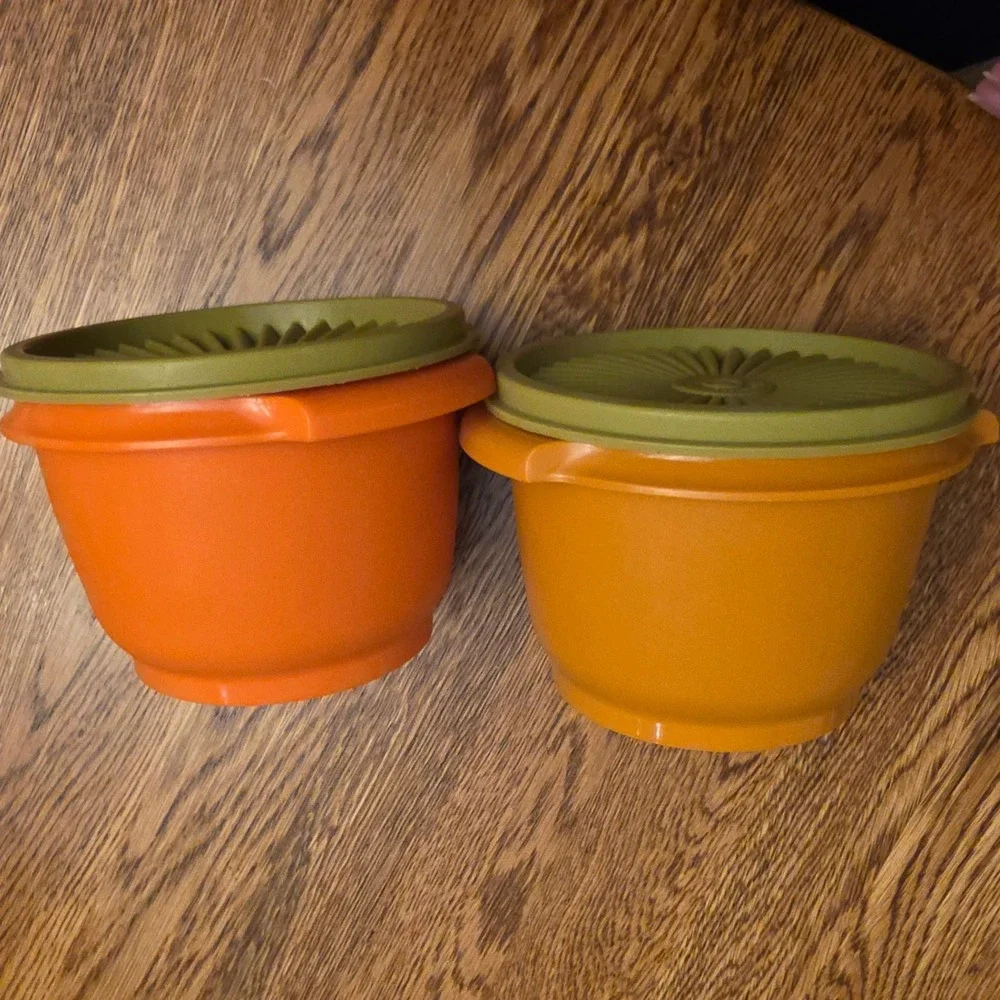 Vintage Tupperware Servalier Bowls 20 oz Orange Mustard Sunburst Lids Set of 2